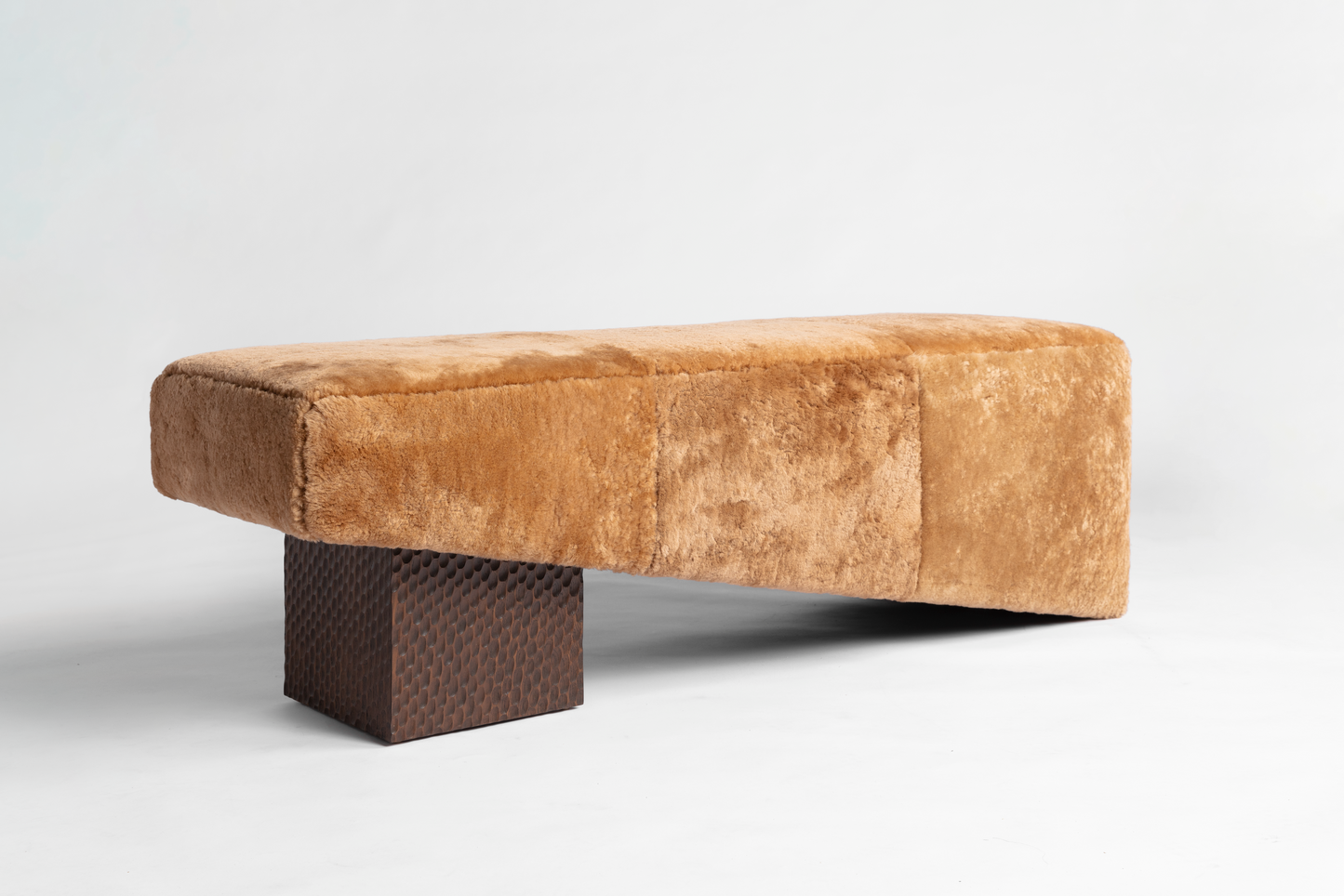 Shown in Chiseled Mocha Oak base with Nougat Shearling top