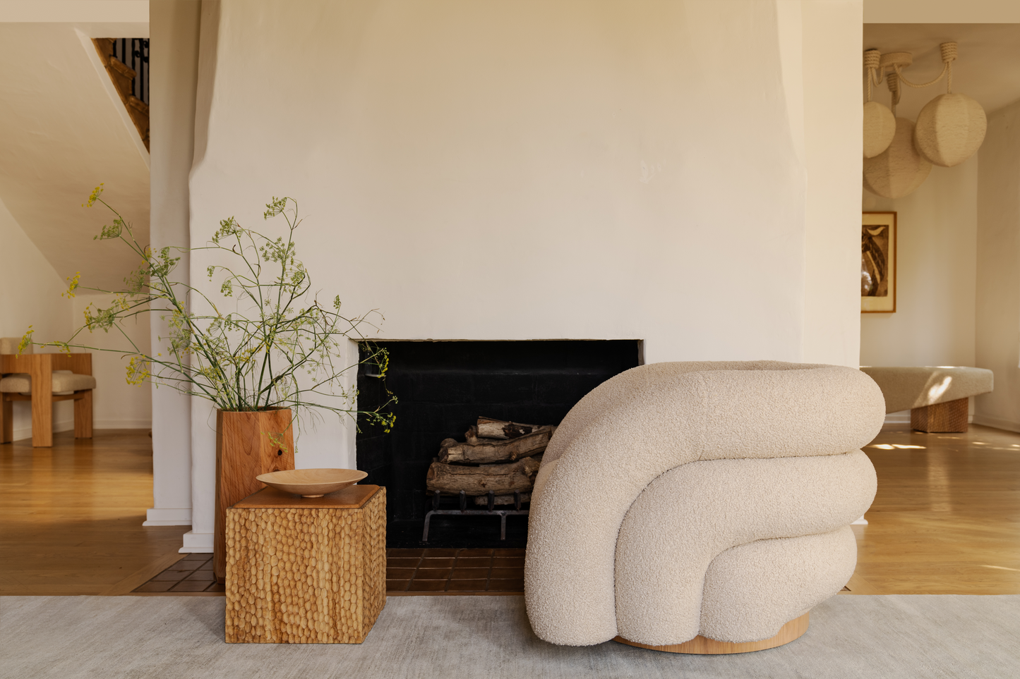 Shown in Chiseled Natural Oak base with Oatmeal Sherpa Boucle top