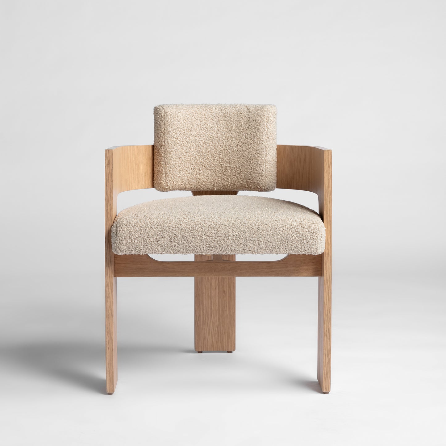 Shown in Natural Oak frame with Oatmeal Sherpa Boucle cushions