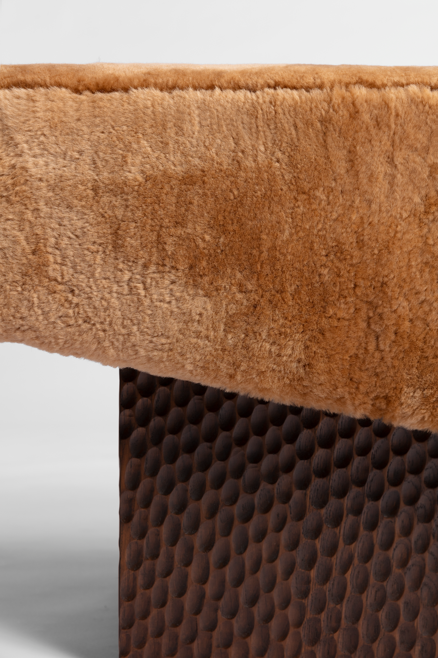 Shown in Chiseled Mocha Oak base with Nougat Shearling top