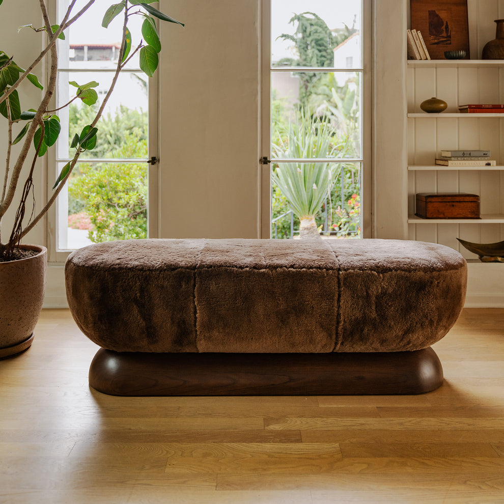 Shown in Mocha Oak base with Latte Shearling top