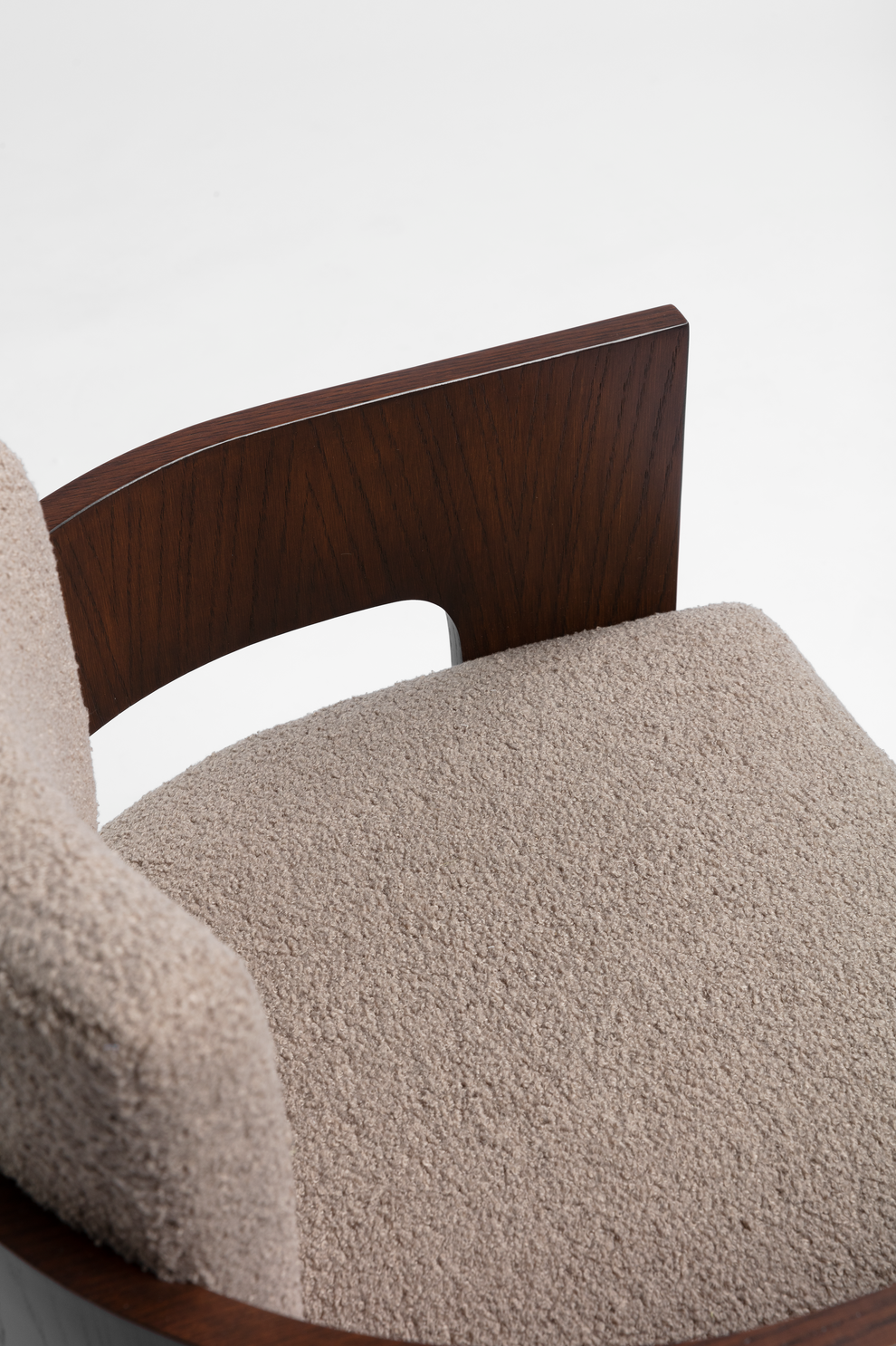 Shown in Mocha Oak frame with Barley Sherpa Boucle cushions