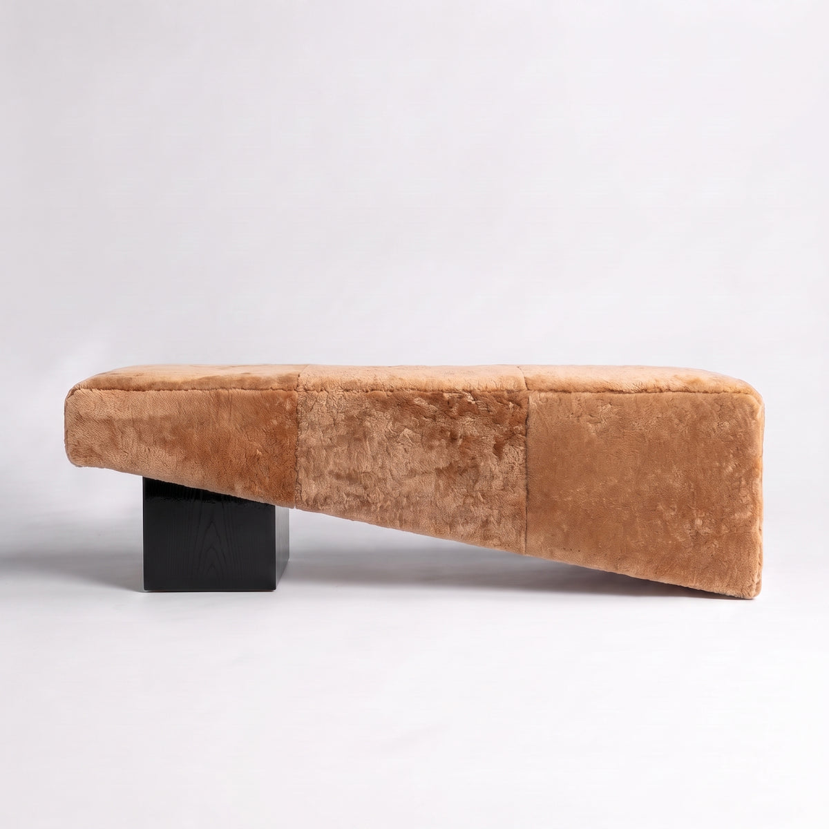 Gloss Ebony Oak + Nougat Shearling